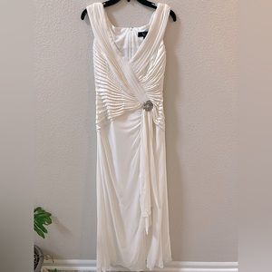 Tadashi Collection lovely wedding or special occasion. Size 8. Beautiful!